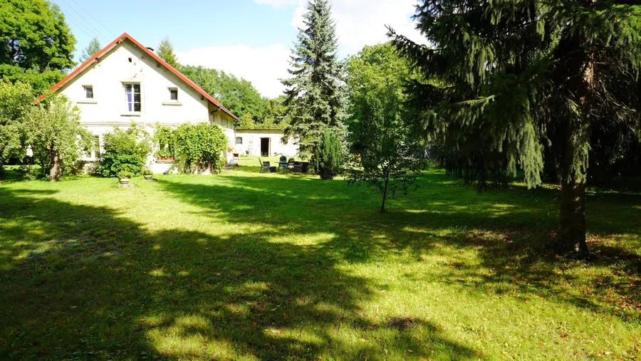 Siedlisko - dom plus teren 1,1020 ha . Kedrzyno gmina Siemyśl