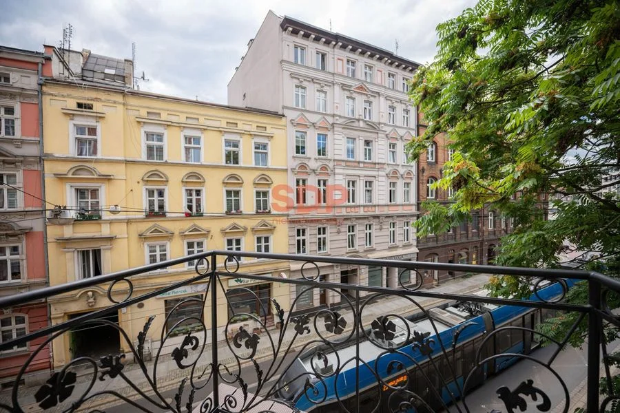urokliwa kawalerka w odrestaurowanej kamienicy | balkon