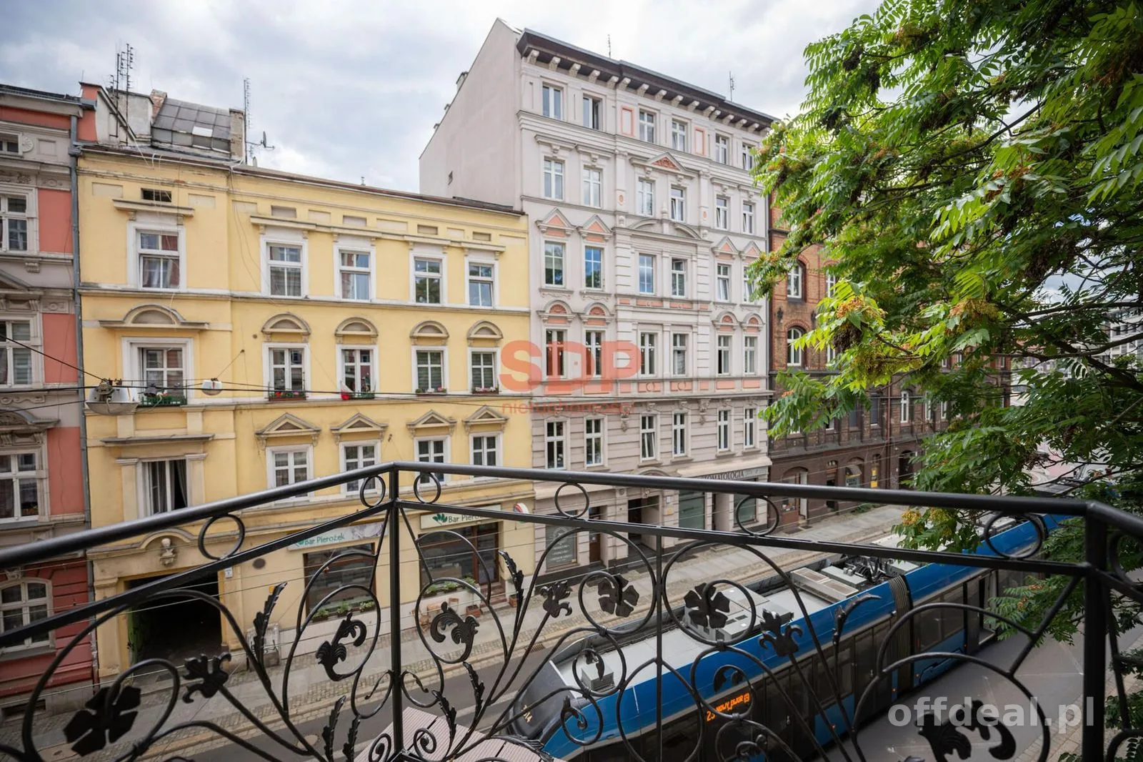 urokliwa kawalerka w odrestaurowanej kamienicy | balkon