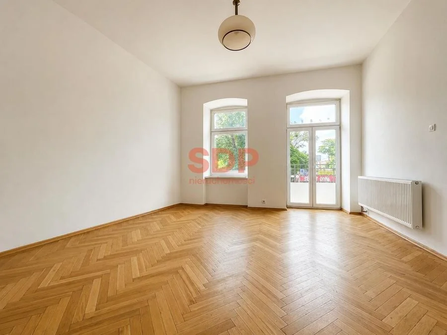 Duża kawalerka z balkonem w kamienicy