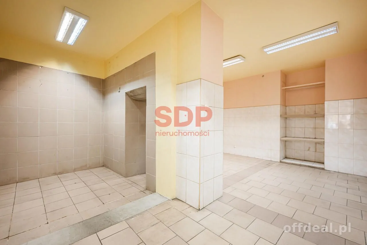 Przestronny lokal z dużą witryną