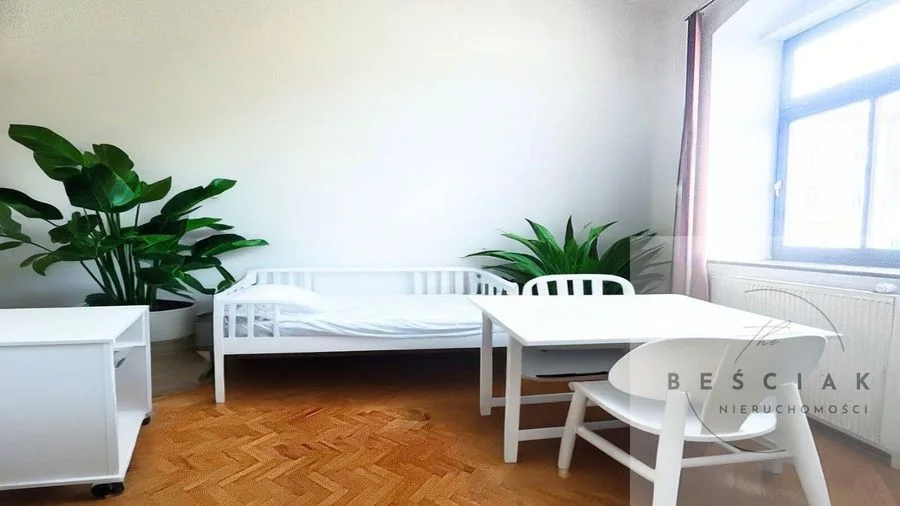 🌿 Jasny pokój 20 m² w centrum miasta – elastyczne warunki najmu 🌿