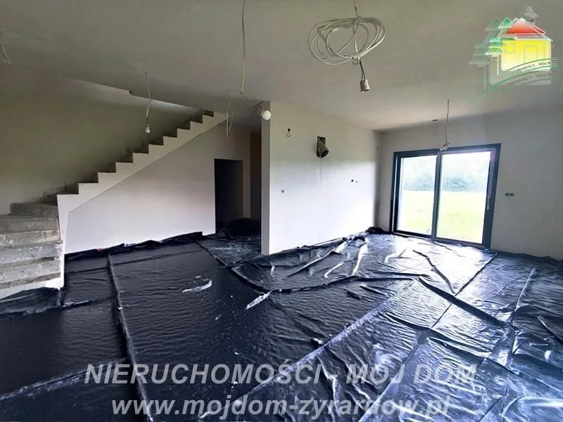 Nowoczesny dom do wykończenia, dobra lokalizacja.