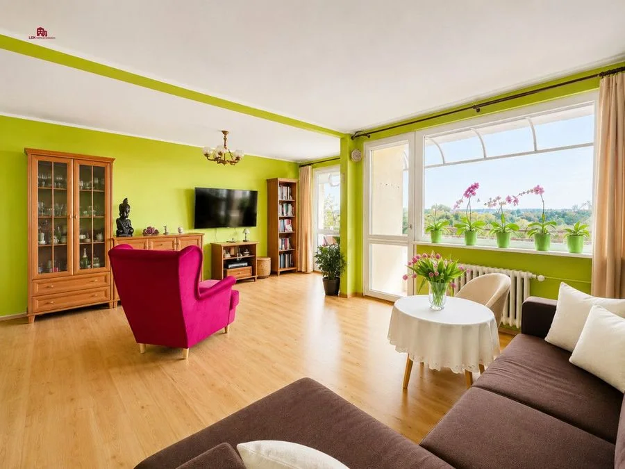 3 pokoje / 49,6 m² / ostatnie piętro / loggia