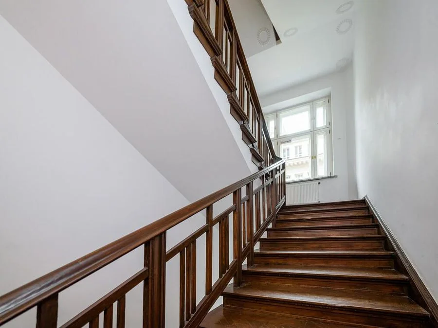 комерційна нерухомість на продаж у Warszawa | 193,18 m²