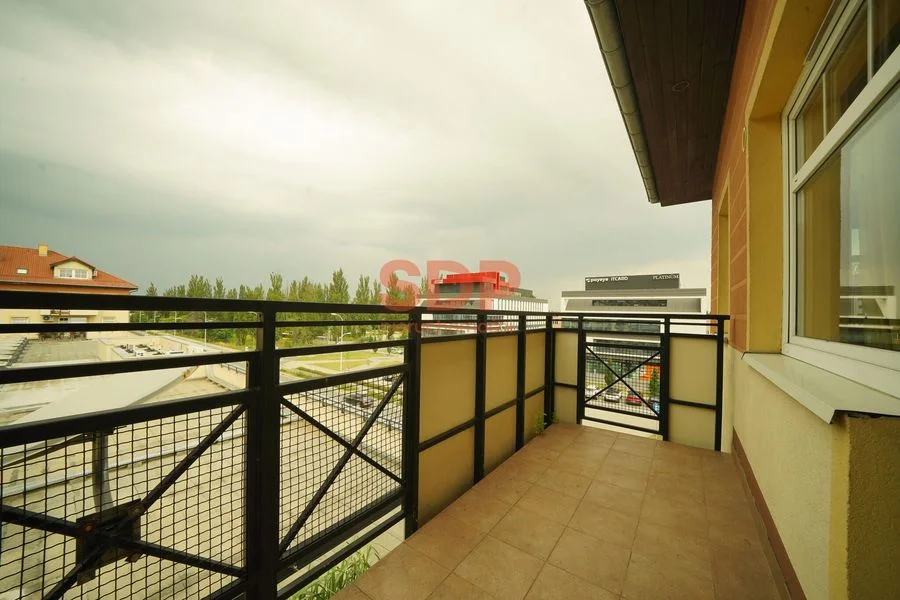 Komfortowe 2 pokoje na Partynicach. Duży balkon, winda z poziomu zero