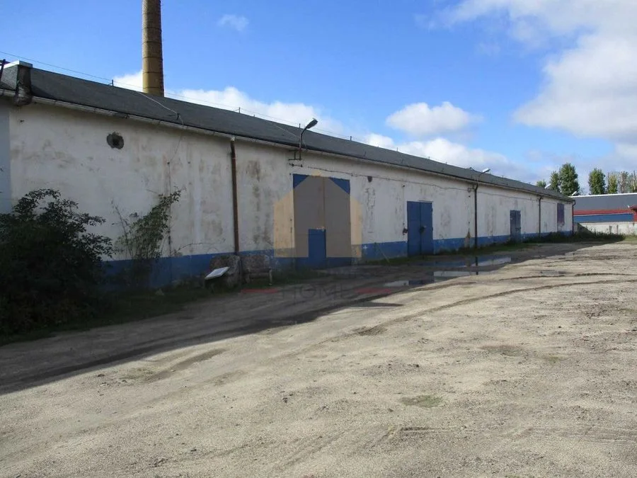 Hala o powierzchni 2.200m2 z biurami w Legnicy.