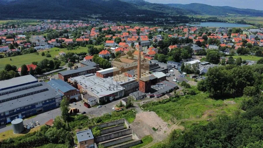 Hale o pow. 13000m2 w Bielawie
