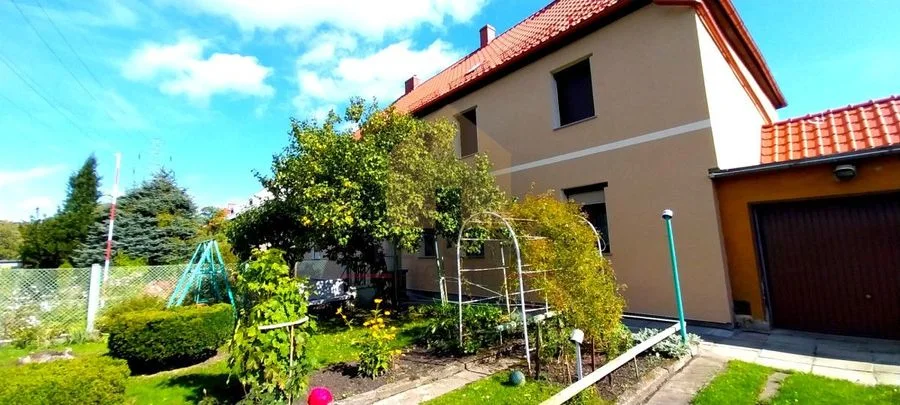 Mieszkanie z ogródkiem i dwoma garażami!