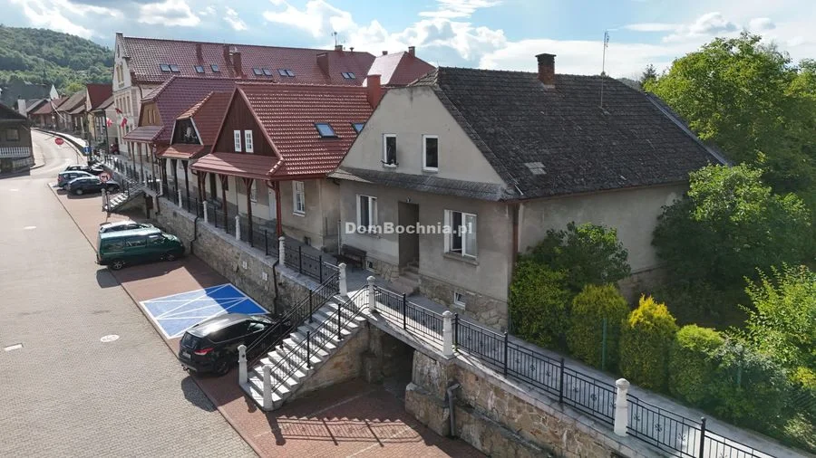 Czchów ul. Rynek koło Brzeska dom do remontu