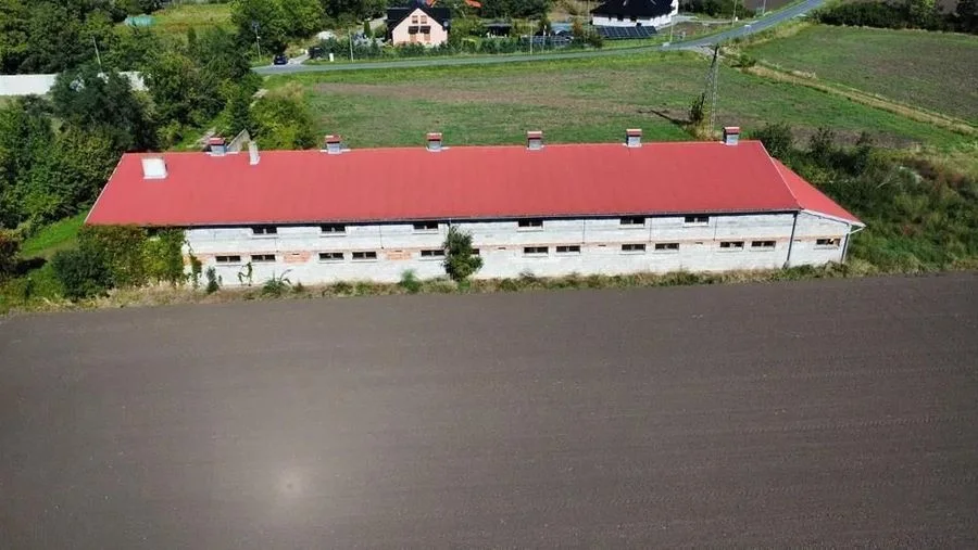 bien commercial à vendre à Święta Katarzyna | 1 400 m²