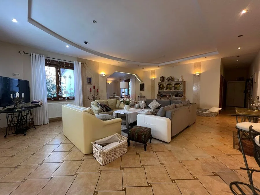 Gewerbeimmobilie zum Verkauf in Raszówka | 470 m²
