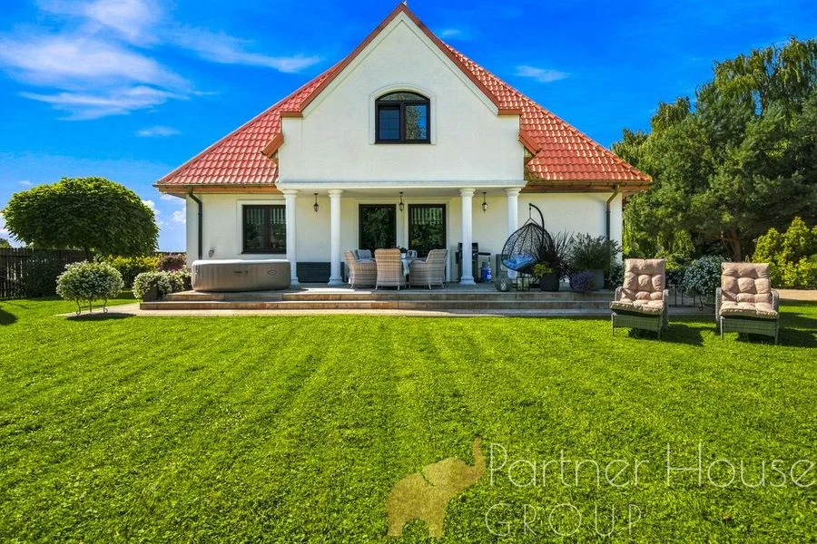 Rezydencja 288 m² | 4 850 m² działki | blisko S8