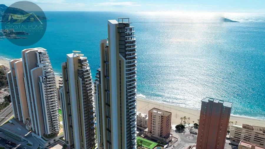 Wytworny apartament przy plaży z widokiem na morze